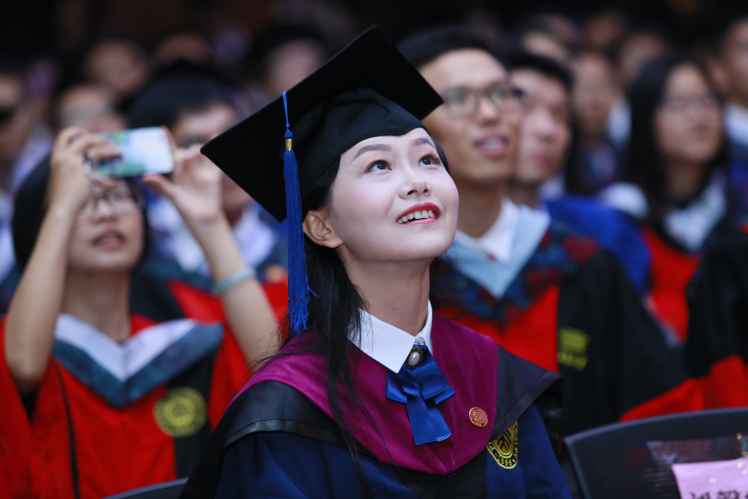graduate_girl-min