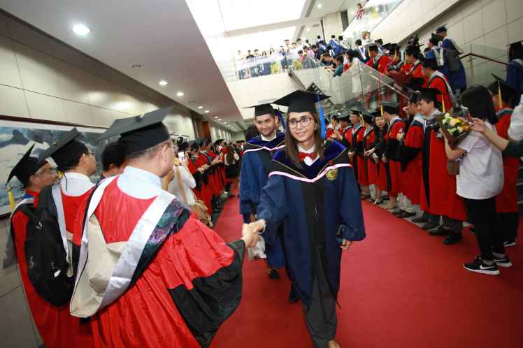 internationalstudent_girl-min